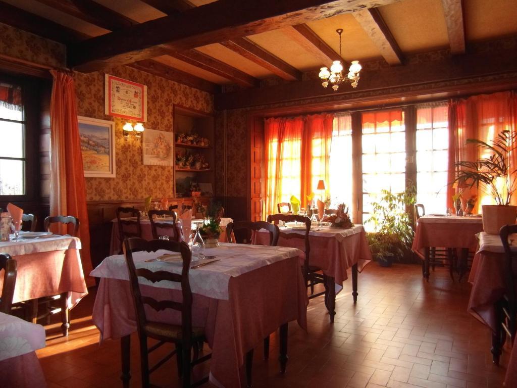 Hotel Restaurant Le Perigord Maurs Exterior photo