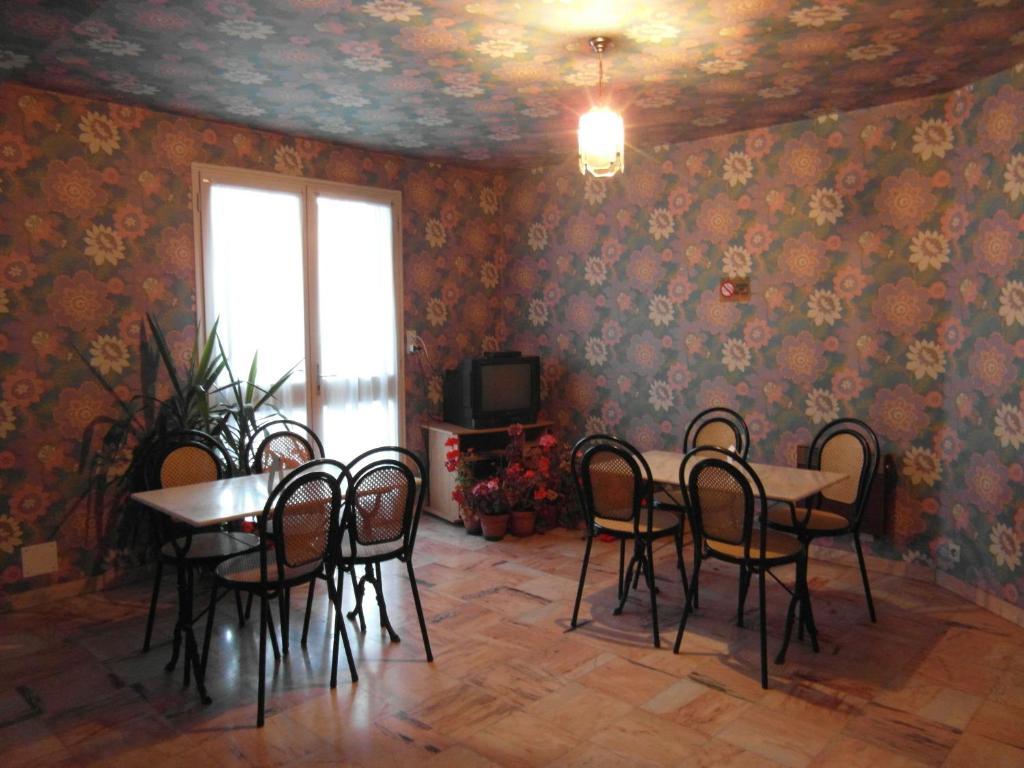 Hotel Restaurant Le Perigord Maurs Exterior photo
