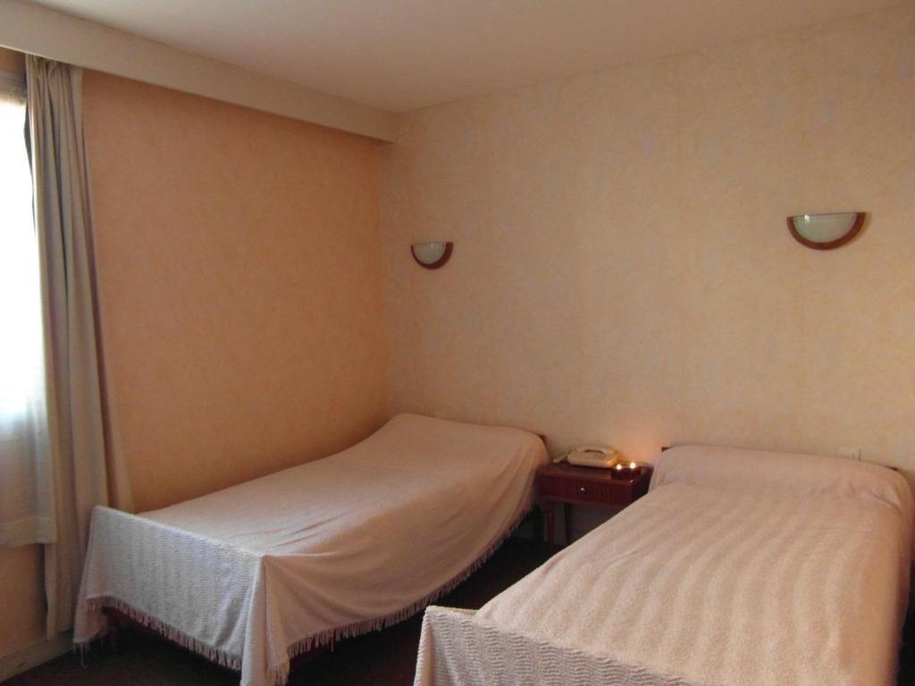 Hotel Restaurant Le Perigord Maurs Room photo